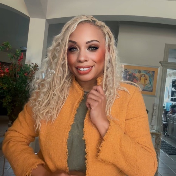 Mustard yellow blazer - Picture 2 of 6